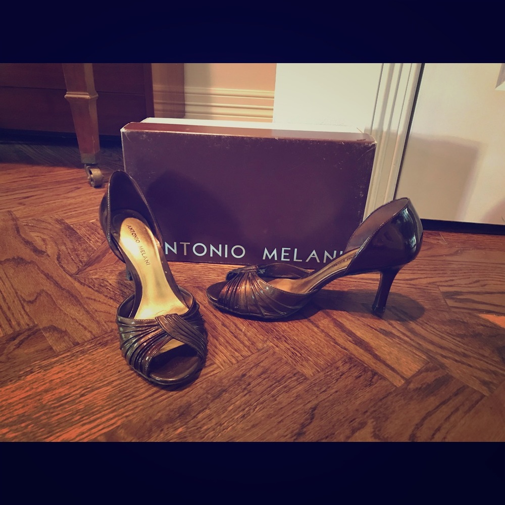 Antonio Melani size 8 peep toe heels
